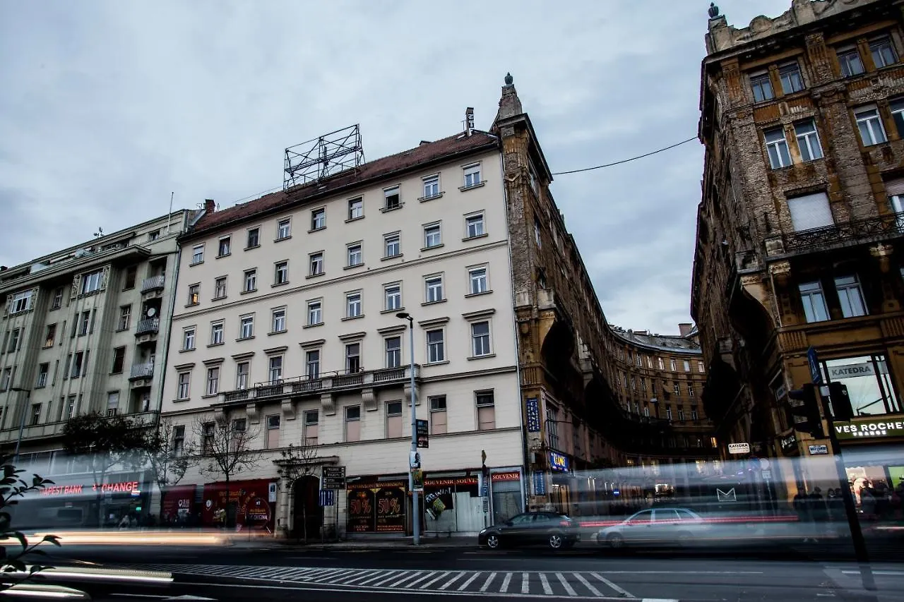 Budapest Eye Luxury Suites location