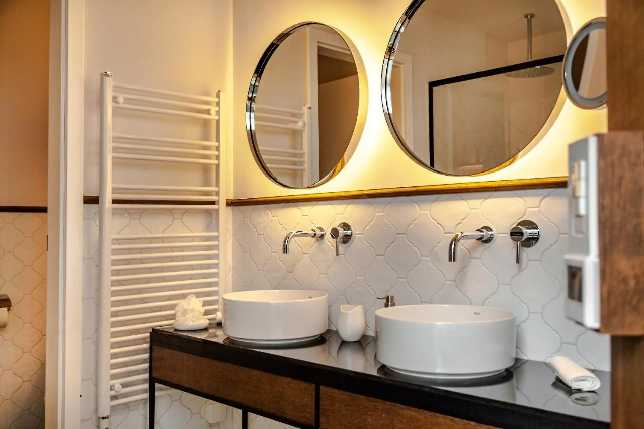 Budapest Eye Luxury Suites Hotel