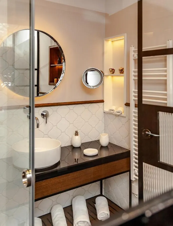 Budapest Eye Luxury Suites Hotel