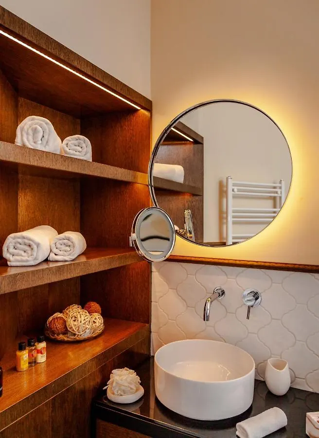 Budapest Eye Luxury Suites 3*,